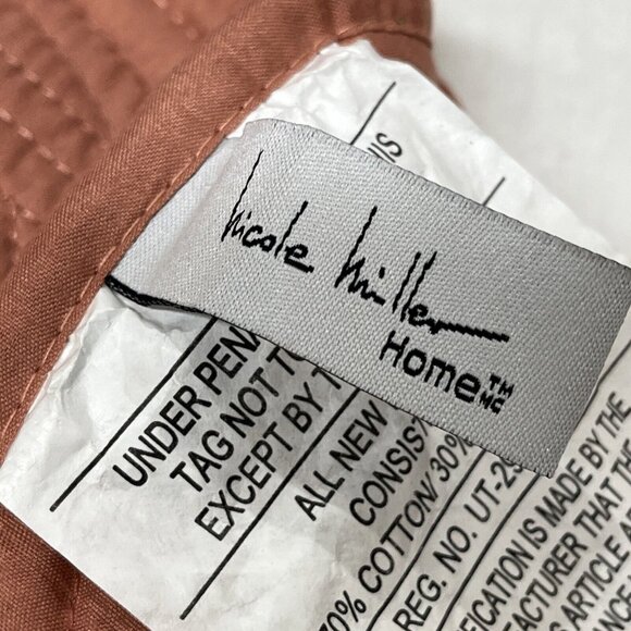 Nicole Miller Table Runner Mauve Mixed Quilted Pattern Scalloped Edging 18x108 - Picture 9 of 10